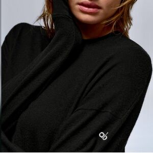 ALO Soho Yoga Long Sleeve Pullover Top